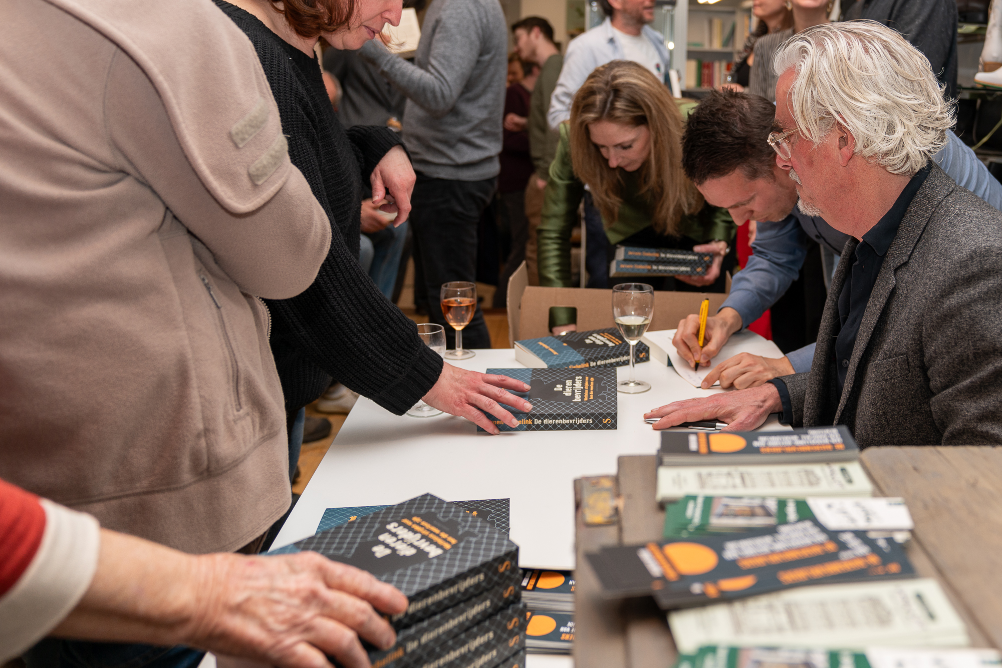 Signeersessie in de VEGA-LIFE winkel