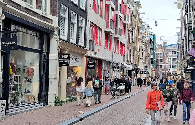 De Nieuwe Hoogstraat op vijf minuten lopen van de Dam