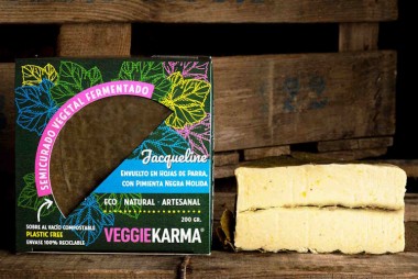 Veggie Karma Plantaardig Alternatief voor Geitenkaas in Druivenbladeren: Jacqueline