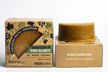 Veggie Karma Plantaardig Alternatief voor kaas met Witte Wijn Reductie: Reducción de Vino Blanco